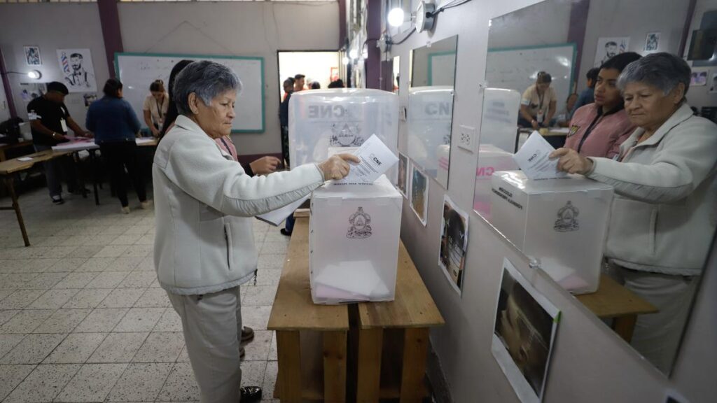 Honduras’ta halk genel seçimler için sandık başında