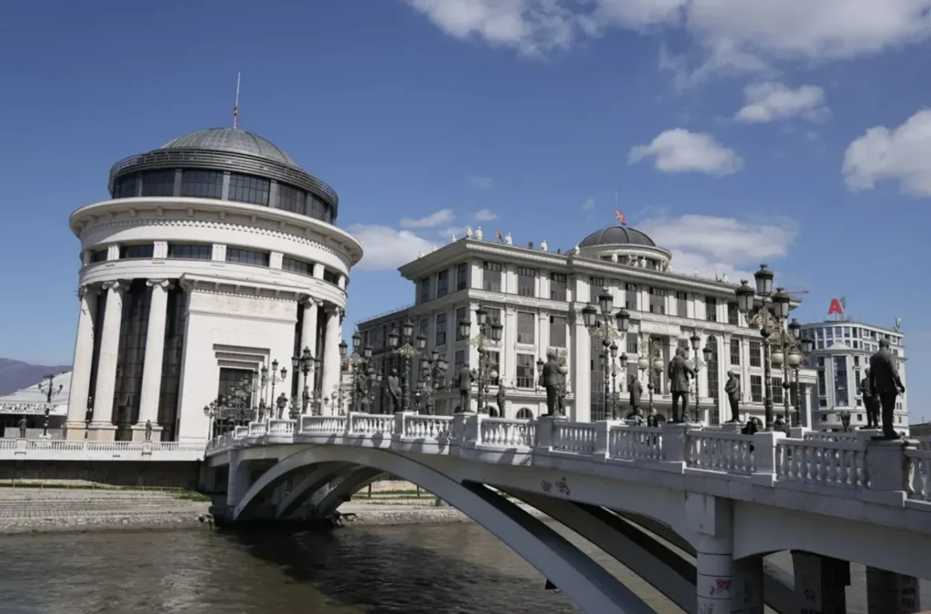 Pulse gece kulübünün sahibinden rüşvet alan iki vergi müfettişi tutuklandı