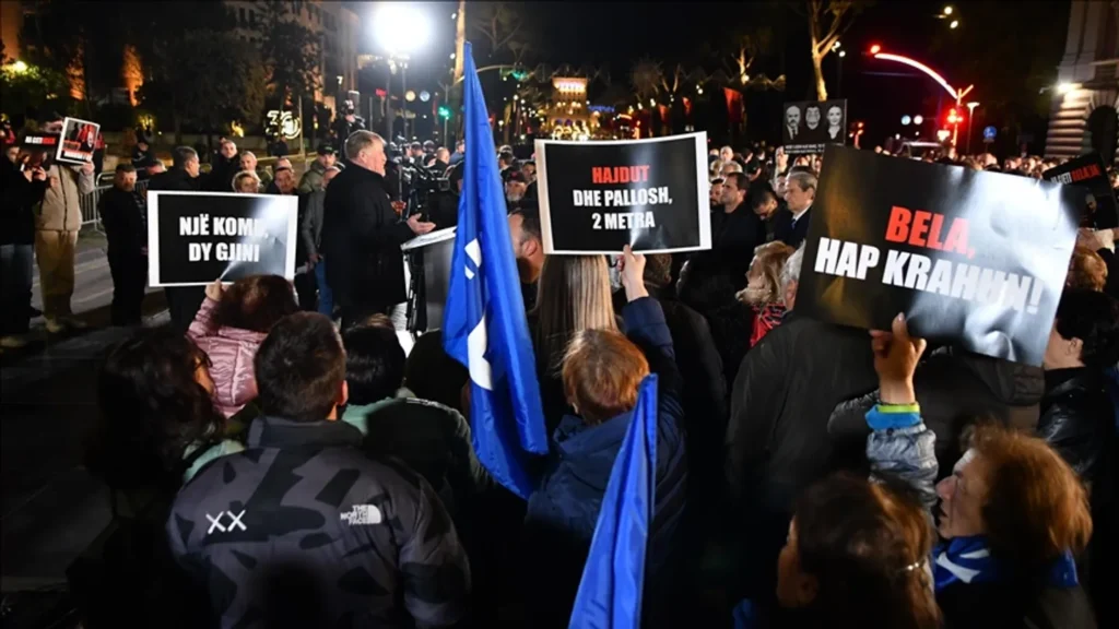 Arnavutluk’ta yeniden hükümet karşıtı protesto düzenlendi