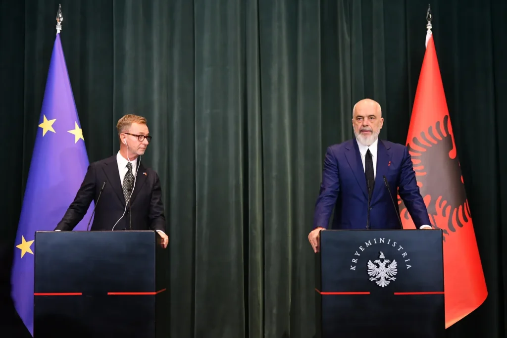 Rama, Arnavutluk’un Avrupa ailesinin bir parçası olmak isteyen ülkeler için olumlu bir örnek olduğunu söyledi