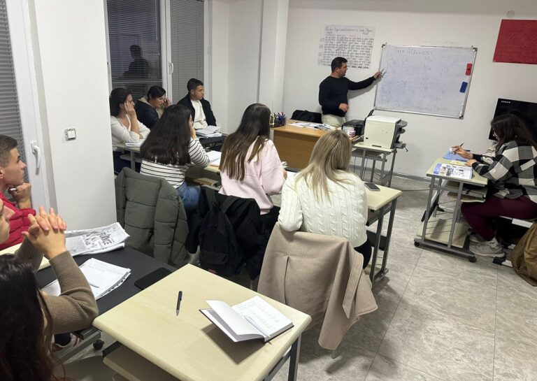 Merhamet Derneği’nin ücretsiz Türkçe kursları devam ediyor