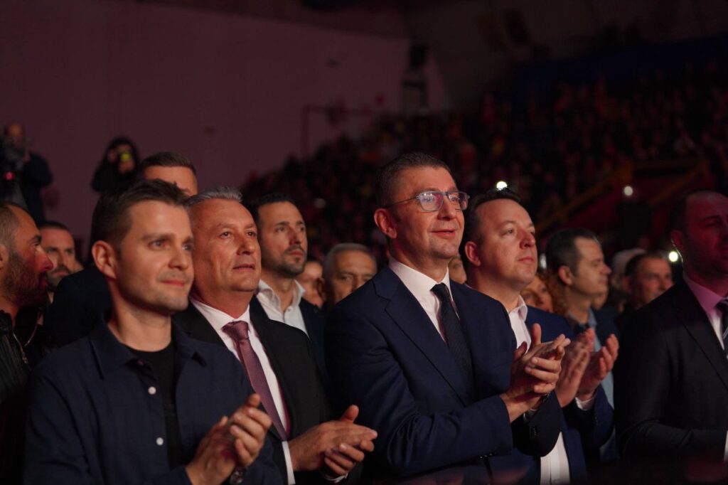 VMRO-DPMNE 54 belediyeyi kazandı, SDSM ve BDİ ağır kayıplar yaşadı