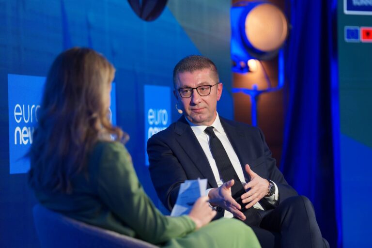 “AB, Bulgaristan’ın Makedonya’ya yönelik baskısını tolere ederse, bu tür blokajlar diğer üye ülkeler arasında da bir uygulamaya dönüşebilir”