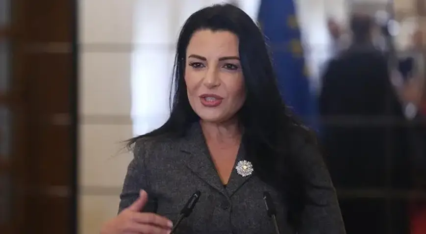 Arnavutluk Başbakan Yardımcısı Belinda Balluku görevden uzaklaştırıldı ve ülke dışına çıkış yasağı getirildi