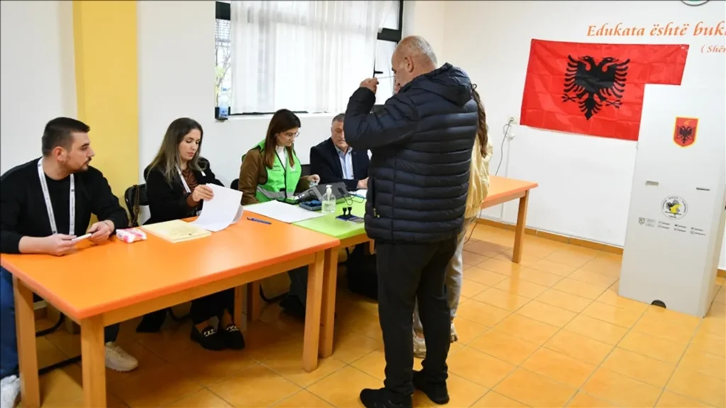 Arnavutluk’ta beş belediyede kısmi seçimler yapılıyor
