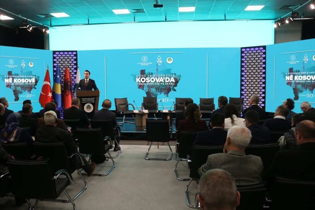 Kosova’da “Dünü ve Bugünüyle Kosova’da Tarih, Toplum ve İnanç” paneli yapıldı