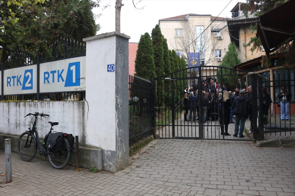 Kosova’da RTK çalışanlarının maaş protestoları sürüyor