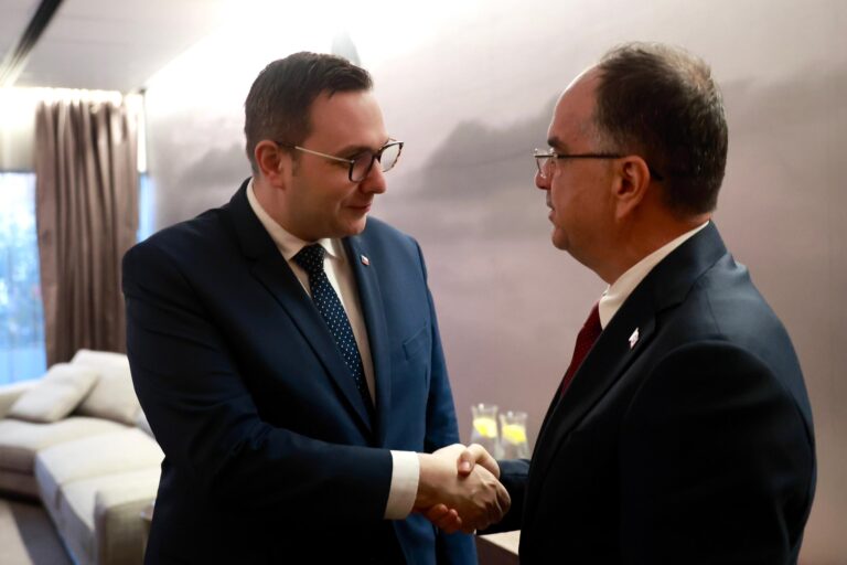 Lipavsky, Arnavutluk Cumhurbaşkanı Begaj ile görüştü