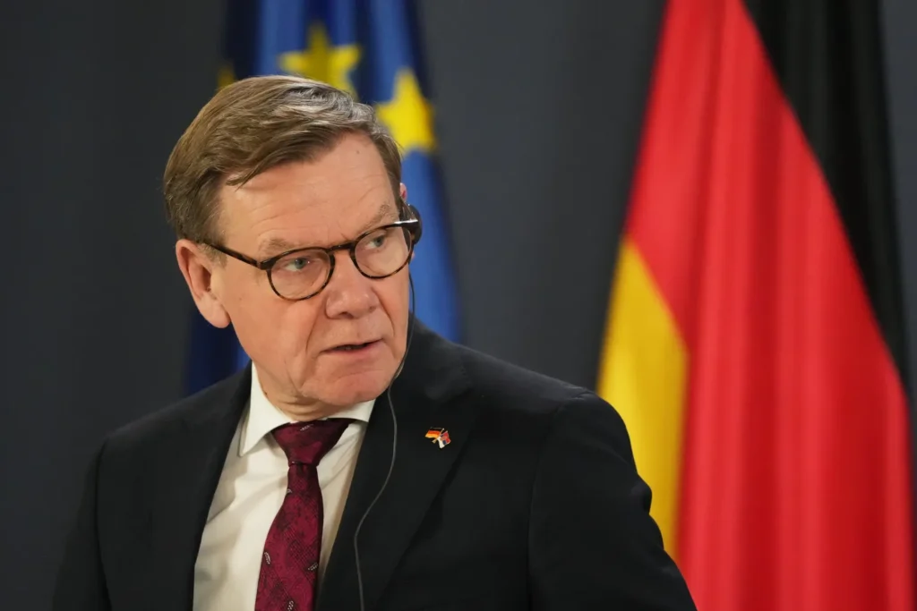 Wadephul: Sırbistan AB pozisyonlarına katılıp katılmayacağına karar vermeli