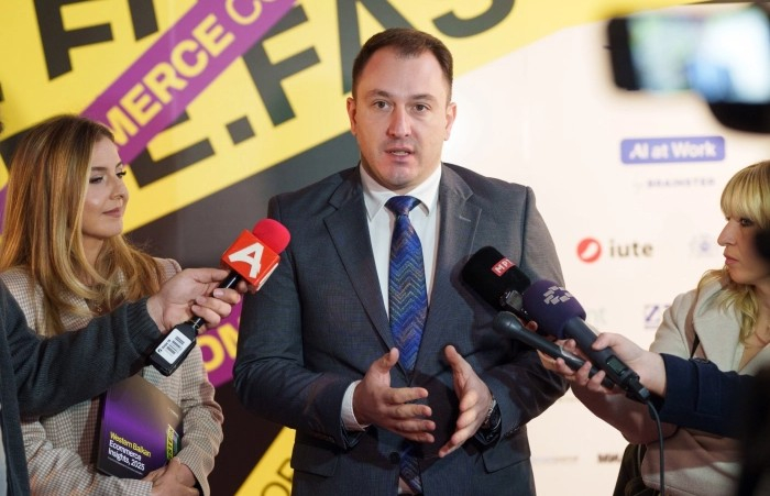 Andonovski: Hükümet, stratejiler, birlikte çalışabilirlik ve azaltılmış bürokrasi yoluyla e-ticaretin gelişimini destekliyor