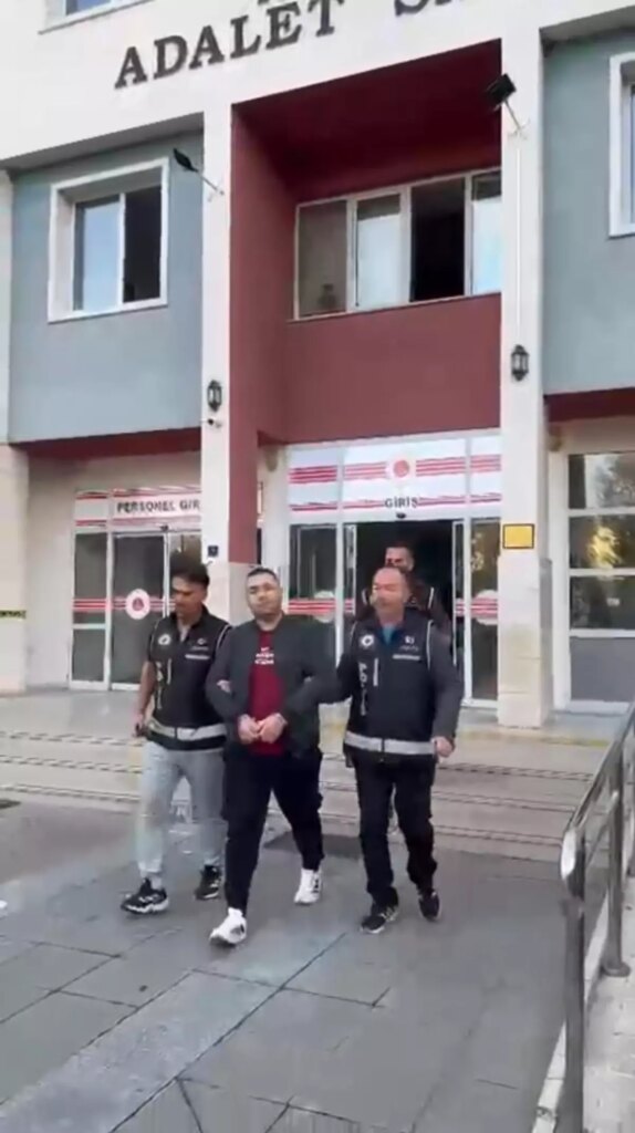 Silahlı Yağma Suçundan Aranan Firari Yakalandı