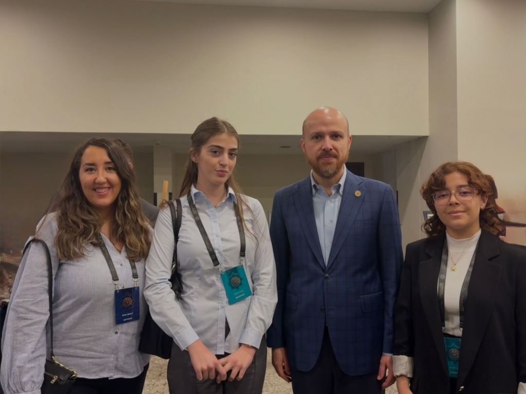 Kosova Uluslararası Maarif Okulları öğrencileri, Model OİC Zirvesi’nde Bilal Erdoğan ile bir araya geldi