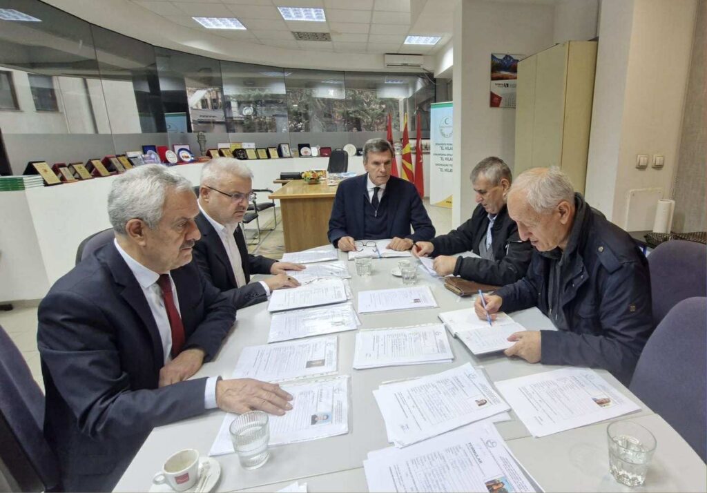 El Hilal Derneği, yeni eğitim öğretim yılında 20 öğrenciye burs verecek