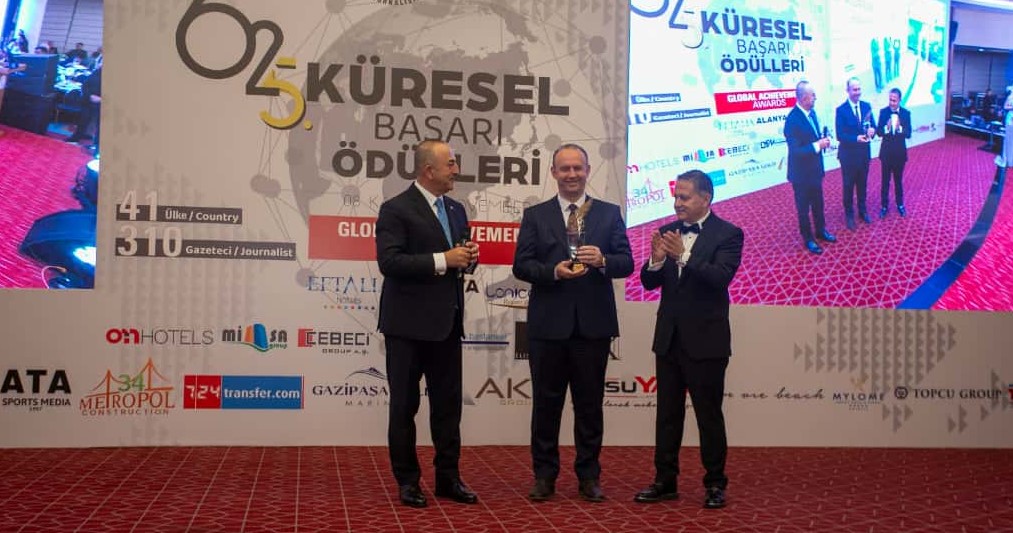 Meclis Başkanı Afrim Gashi’ye Alanya’da “Küresel Diplomasi Ödülü” Verildi