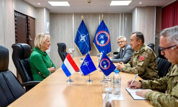KFOR Komutanı Ulutaş, Hollanda maslahatgüzarını Priştine’de ağırladı