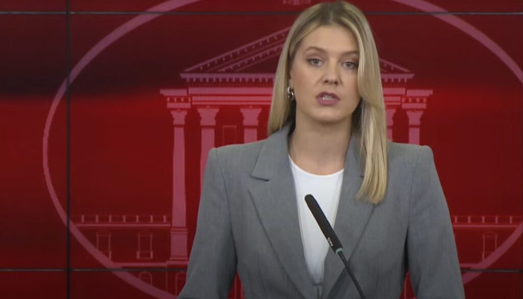 Hükümet: 33.682 Öğrenci 15.300 Denarlık Dijital Cihaz Çekini Aldı