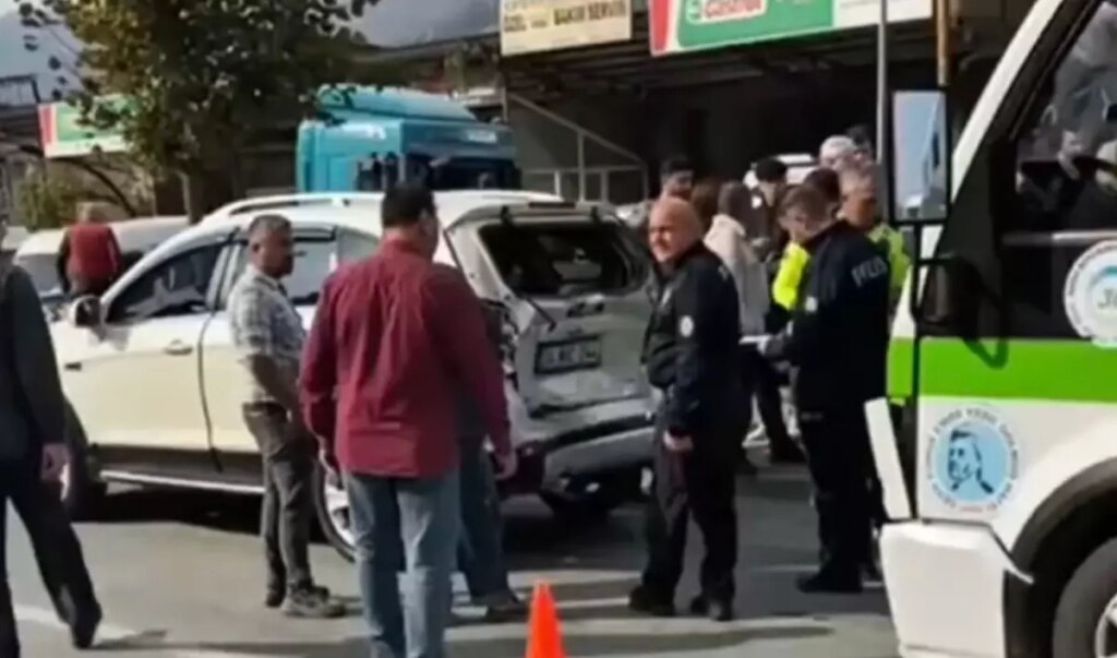 Ünye’de Minibüs ve Otomobil Çarpıştı: 12 Yaralı