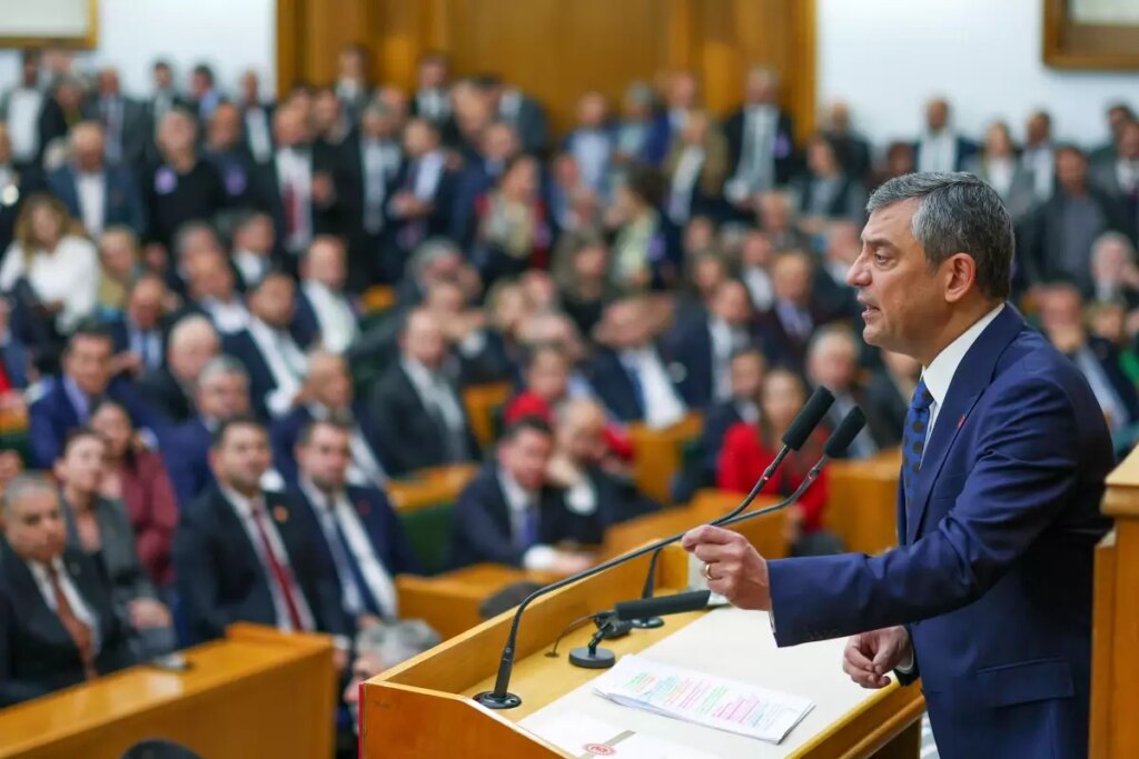 Özgür Özel: İsteyen her kanalın canlı vereceği yargılama istiyoruz