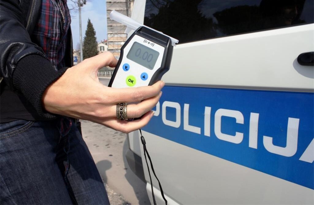 Podgorica’da Uyuşturucu ve Alkol Etkisi Altında Araç Kullanan 10 Kişi Tutuklandı