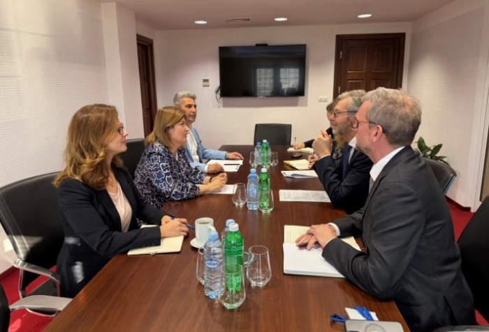 Enerji Bakanı Bojinovska, AYB Başkan Yardımcısı De Groot ile Enerji Projelerini Görüştü