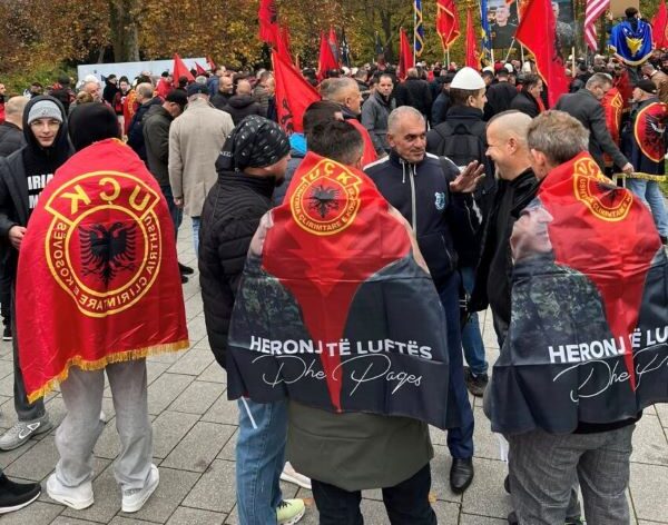 Kosovalı gazilerin Strazburg protestosu | TIME-BALKAN