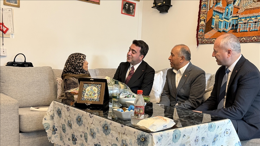 YTB Başkanı Turus, İsveç’e ilk gelenlerden 100 yaşındaki Esma Zengin’i ziyaret etti