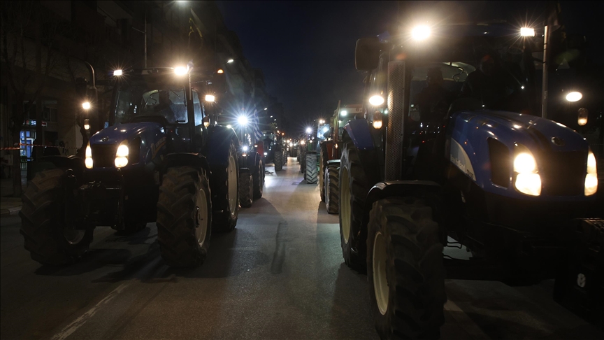 Yunanistan’ın başkenti Atina’da çiftçiler eylem yaptı