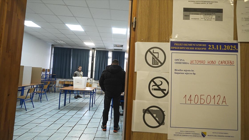 Bosna Hersek’in Sırp entitesindeki seçmenler, erken başkanlık seçimi için oylarını kullanıyor