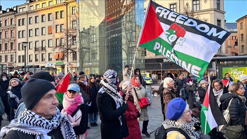 İsveç’te, İsrail’in ateşkese rağmen Gazze’ye saldırıları ve yardım girişini kısıtlaması protesto edildi