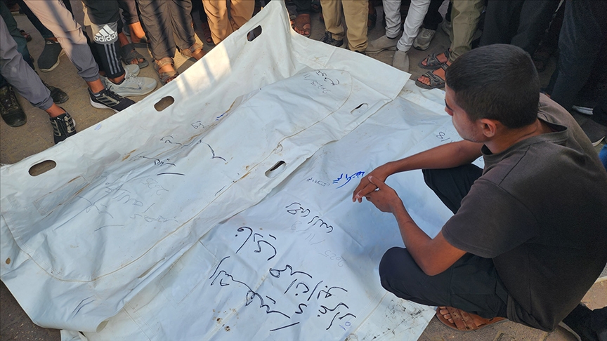 Uzmanlara göre İsrail, Refah’ta “savaş dışı” kalmış Filistinlilere saldırarak savaş suçu işliyor