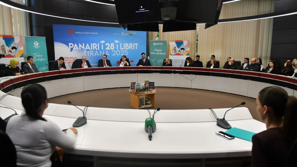 Tiran’da Arnavutça’da Türk Edebiyatı ve Tarık Tufan’ın ‘Kaybolan’ romanı konulu söyleşi düzenlendi