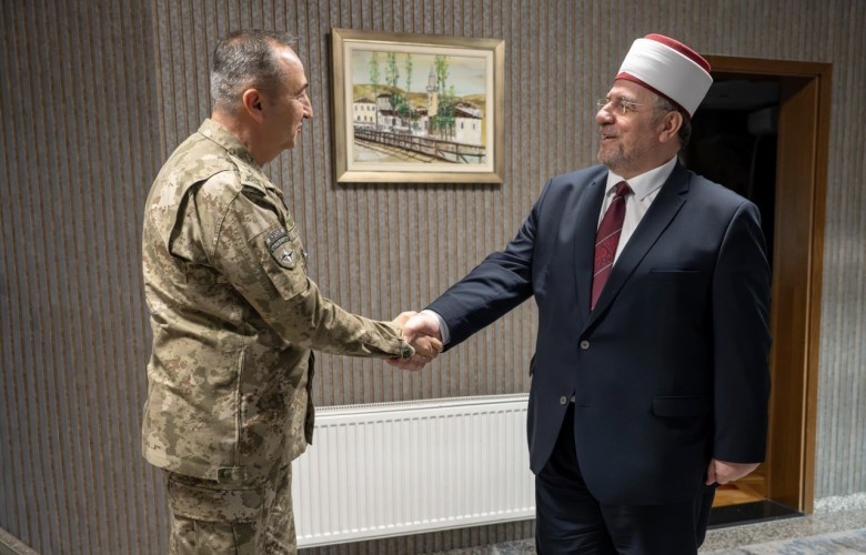 KFOR Komutanı Ulutaş, Kosova Müftüsü Tërnava ile görüştü