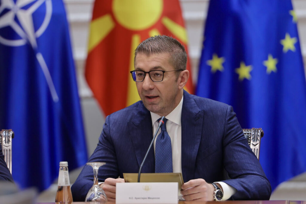 Başbakan Mickoski: “Arnavut Alfabesi Günü, ortak vatanımızın kültürel zenginliğinin simgesidir”