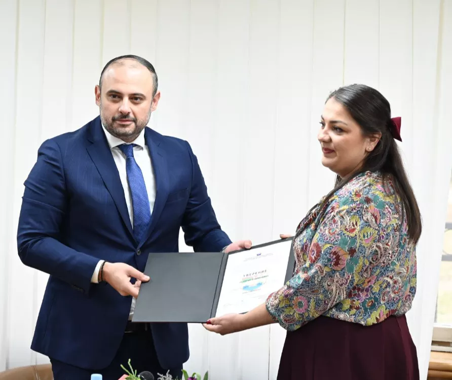 Üsküp Büyükşehir Belediye Başkanı Orce Gjorgjievski mazbatasını alarak resmen göreve başladı