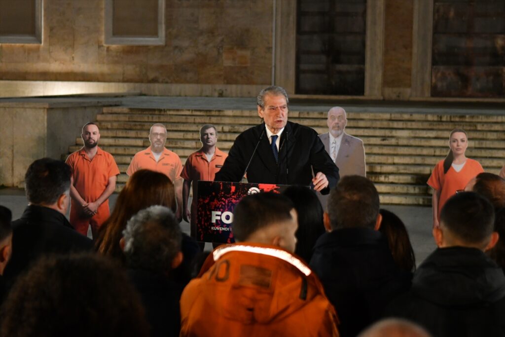 Arnavutluk’ta hükümet karşıtı protesto düzenlendi