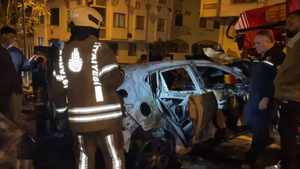 Eyüpsultan’da Otomobil Yangınında Patlamalar Meydana Geldi