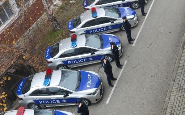 Kosova polisi 41 yeni devriye aracı teslim aldı