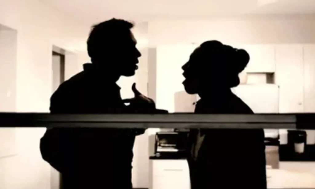 Ohrili kadın kocasını dövdü | TIME-BALKAN