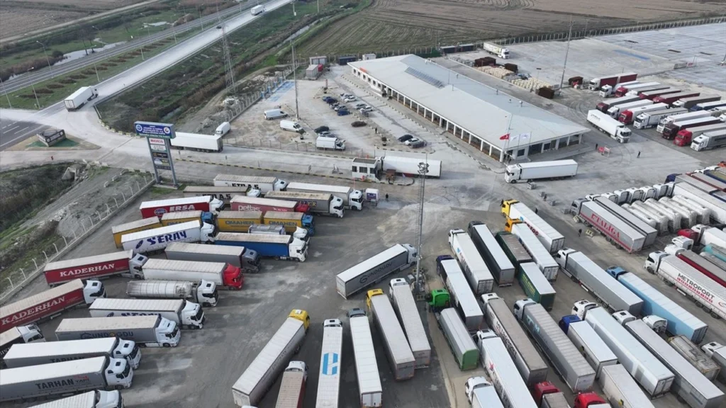 Yunanistan’daki eylemler Tır sürücülerini etkiledi